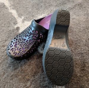 Dansko Shoes - Dansko Pippa Clogs Size 40 Dansko Shoes - Dansko Pippa Clogs Size 40
